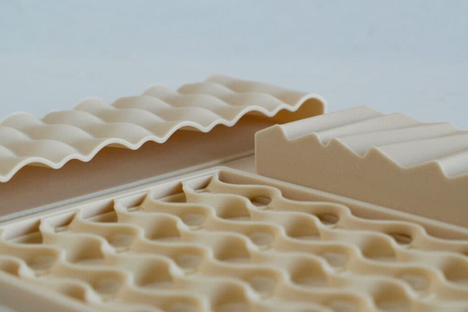 Eggshell-based ceramics and bioplastics