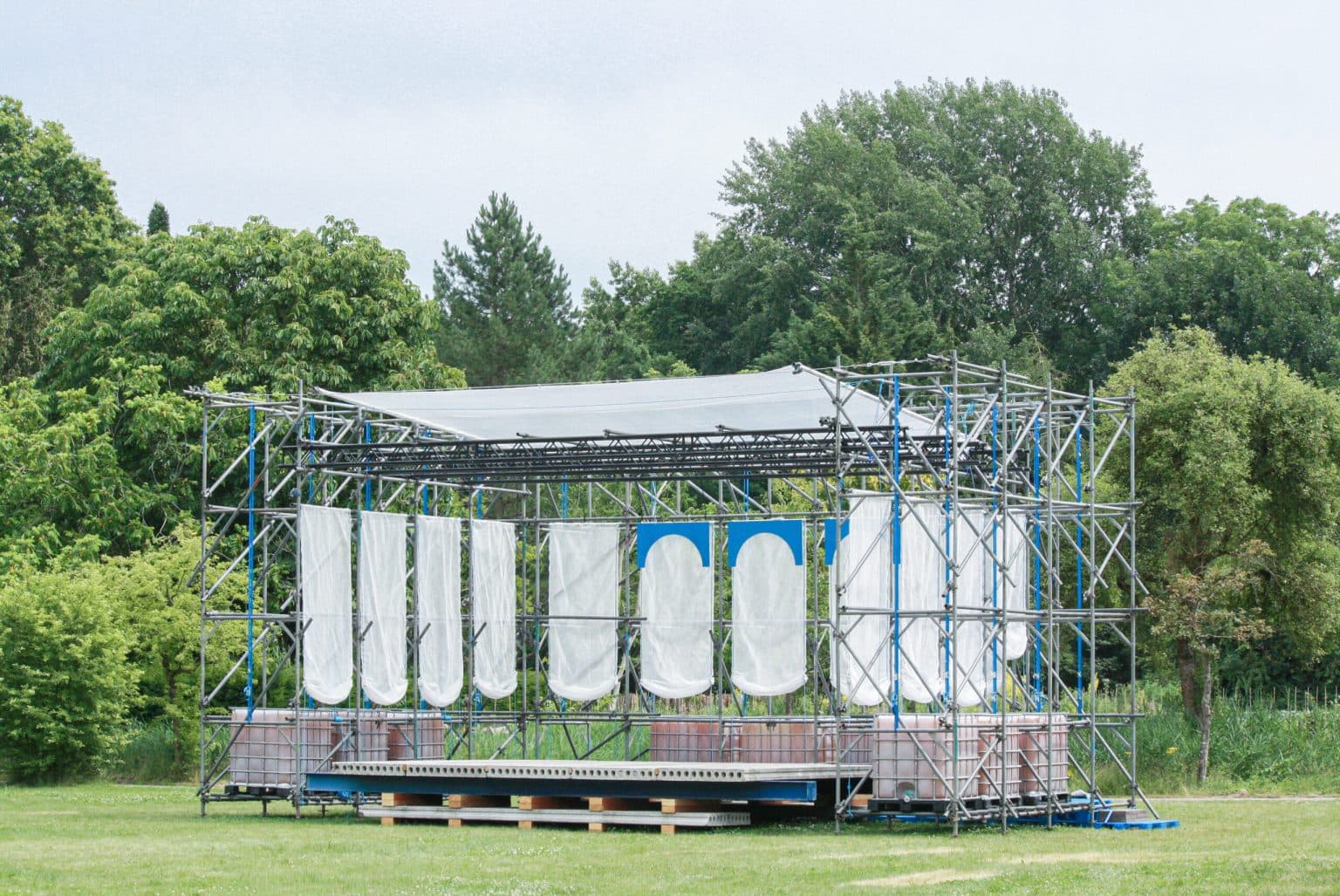 Stage Design From Borrowed Building Materials Explores Reuse in Temporary Architecture