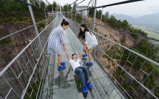 China’s Daring Glass & Steel Suspension Bridge