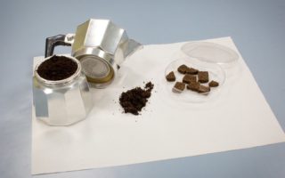 Purifying water with foam made from coffee grounds