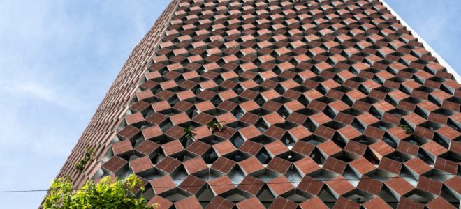Properly Breathing House with recycled ceramic bricks