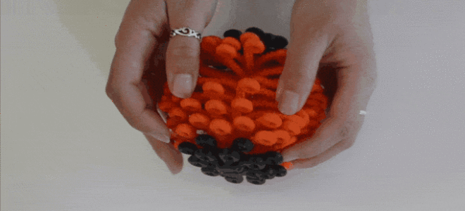 3D printed Cora Ball catches microfibres when doing the laundry