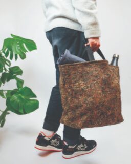 A fabric crafted from marina seaweed, offering versatile applications. Strandgut by @strandguuut / More at MaterialDistrict.com
#MaterialoftheDay #Materials #FashionDesign #ProductDesign #Seaweed #BiobasedMaterials