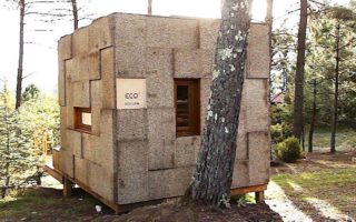 Ecocubo: a micro-house made from cork and wood
