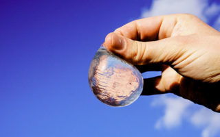 Edible water bubble Ooho to replace plastic bottles