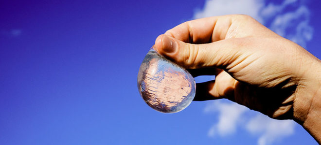 Edible water bubble Ooho to replace plastic bottles