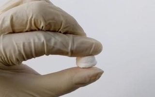 Ultra-light sponge material made from ceramic nanofibres
