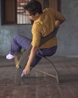 Presented during Milan Design Week (20-26 April), Hemp Chair by @veronica_olariu explores a new way of designing furniture. The chair uses hemp fibre and a single tensioned rope to create balance. Instead of relying on a rigid frame, the structure depends on gravity and tension.

The design removes the usual separation between surface and support. The hemp fibre acts as both. It carries the body through tension and carefully distributed forces. This results in a lightweight yet stable chair that challenges traditional construction methods.

Read more at MaterialDistrict.com

#MaterialInspiration #Materials #HempDesign #BiobasedMaterials #SustainableDesign #MaterialInnovation #CircularDesign #FurnitureDesign #ProductDesign #DesignResearch #MilanDesignWeek #EcoMaterials