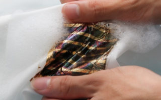 Stretchable solar cell can even be washed