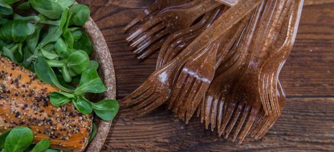 Edible plates made from wheat bran to replace disposable tableware