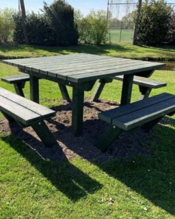 Recycled materials (no manufacturing waste) made from worn out artificial turf fields. KLP-Greenmatter by @greenmatternl / More at MaterialDistrict.com
#MaterialoftheDay #Materials #RecycledMaterials #FurnitureDesign #UrbanDesign