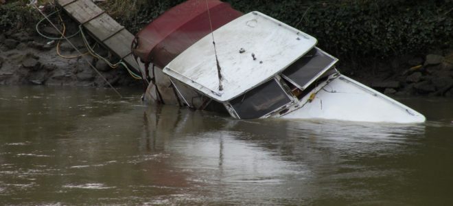 Roadside clippings and recycled fibre-reinforced plastic to protect waterbanks