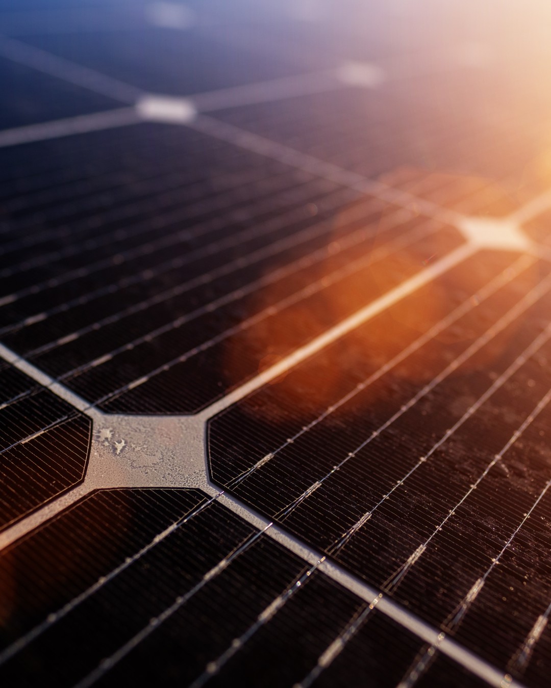 As the first generation of solar panels reaches the end of its lifespan, efficient recycling becomes increasingly important. Dutch research organisation @TNO.innovation has developed a laser-based recycling technology that could improve how valuable materials are recovered from photovoltaic (PV) panels. The method recovers up to 99% of the silver inside solar panels while using far less energy than current recycling techniques.
Read more at MaterialDistrict.com
#MaterialInspiration #Materials #CircularEconomy #SolarPanels #PVRecycling #MaterialInnovation #SustainableDesign #CleanTech #RecyclingTechnology #RenewableEnergy #CircularMaterials #TNO #SolarEnergy #ResourceRecovery #SilverRecovery #SustainableTechnology #EnergyTransition