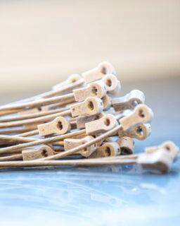 A paper cable tie designed to replace traditional fossil plastic cable ties. FibreStrap by EVLR International / More at MaterialDistrict.com

#MaterialoftheDay #Materials #Paper #BiobasedMaterials #CableTie #ProductDesign