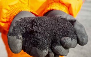 Asphalt made with recycled tire waste
