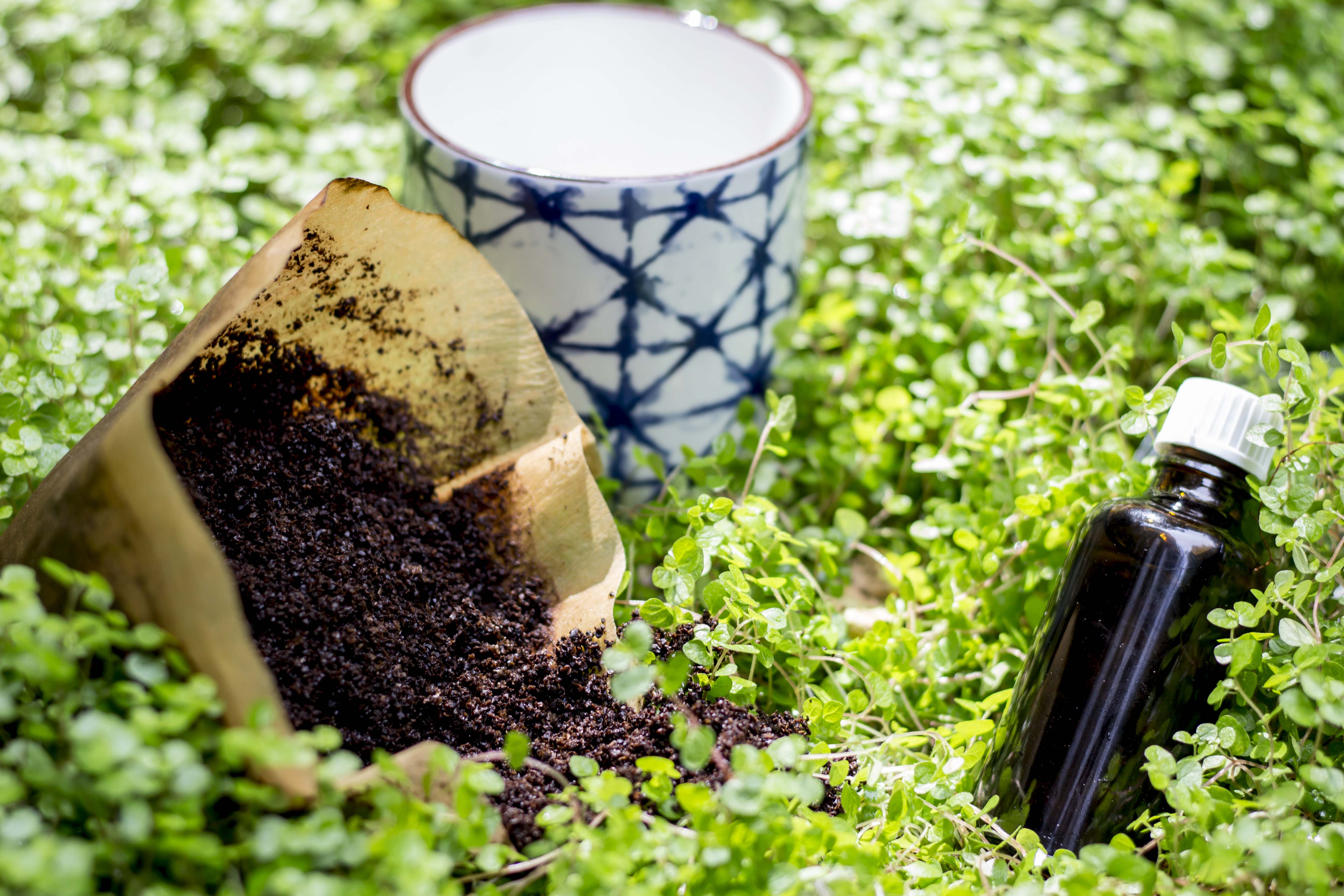 Coffee cups made from waste coffee grounds - MaterialDistrict