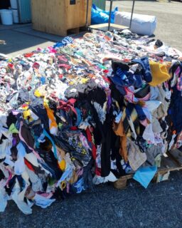 Across Europe, more than 70% of textile waste still ends up in incineration or landfill. This is not because the material lacks value, but because recycling technologies struggle with complex waste streams. Post-consumer textiles often combine cotton, polyester and elastane. They also contain dyes, flame retardants, buttons and zips.

Dutch research organisation @TNO_innovation has developed a thermochemical recycling technology that tackles this issue. The process converts mixed textile waste into valuable chemical building blocks. It opens up a new circular route for materials that previously had no high-value destination.

Read more at MaterialDistrict.com

#MaterialInspiration #Materials #TextileRecycling #CircularMaterials #MaterialInnovation #SustainableDesign #ThermochemicalRecycling #CircularEconomy #WasteToResource #RecycledMaterials #DesignInnovation #FutureMaterials