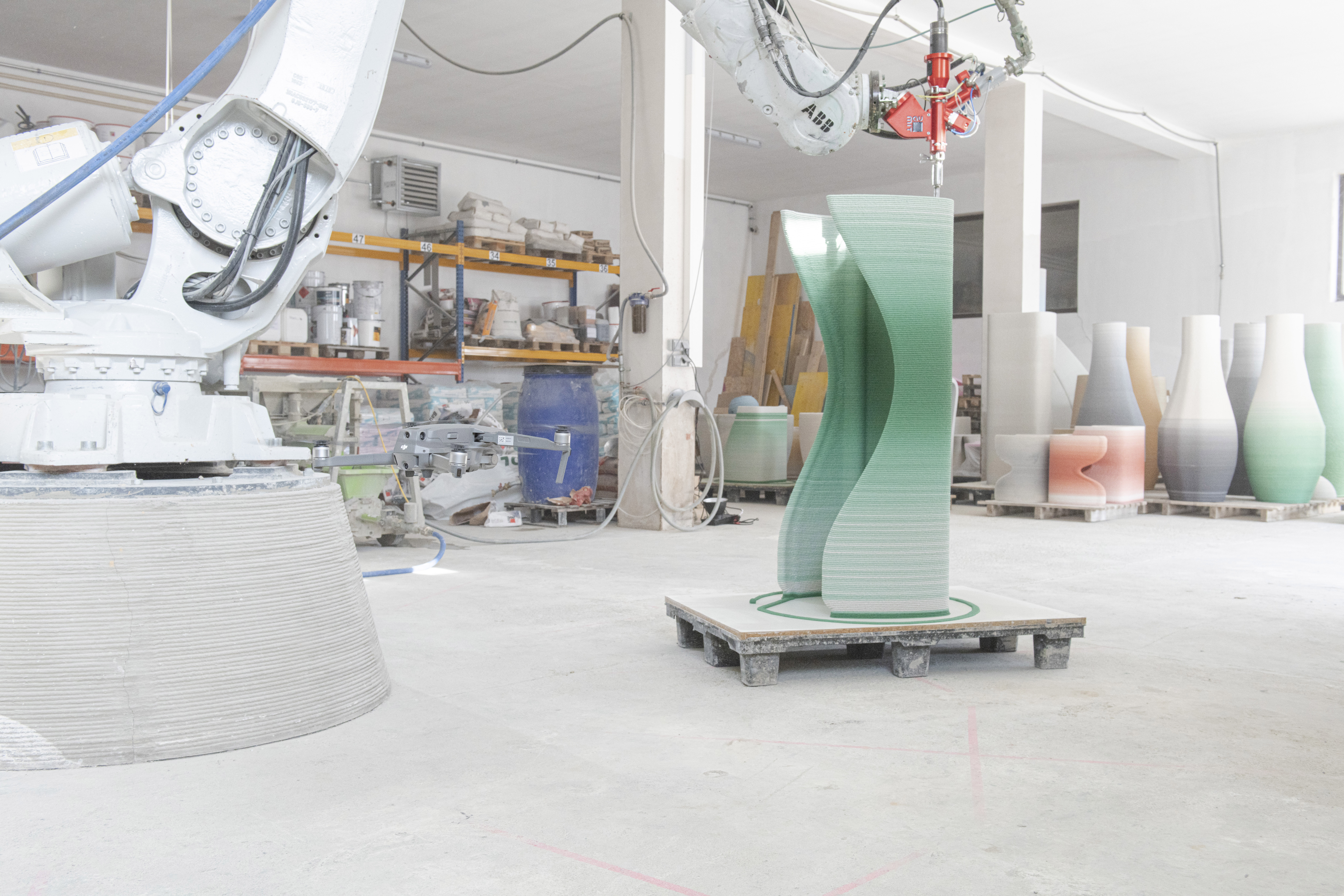 3D printed concrete gradient furniture and ceramic vases