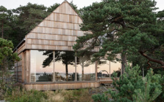 A house made of wooden off-cuts from floor production