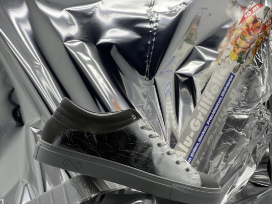 Shoes made of recycled household aluminium foil - MaterialDistrict