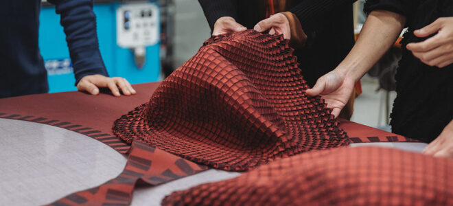 Fabric that takes a 3D shape when steamed