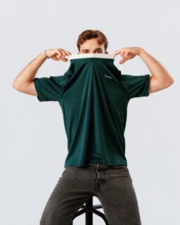 Dutch renewable materials company @avantium_ has joined forces with Portuguese textile manufacturer Casa da Malha and sportswear brand Lacatoni to develop textile prototypes made from PEF (polyethylene furanoate), a plant-based and recyclable polymer. The partners are exploring PEF as an alternative to conventional polyester for technical textiles, with an initial focus on sportswear.

Branded as releaf, Avantium’s PEF is produced from renewable feedstocks. The material combines a lower environmental impact with high performance. Although PEF has already gained attention in packaging, this collaboration demonstrates its potential for textile applications, where demand for renewable and recyclable fibres continues to increase.

Read more at MaterialDistrict.com

#MaterialInspiration #Materials #PEF #PlantBasedMaterials #RenewablePolymers #TextileInnovation #Sportswear #PerformanceTextiles #SustainableTextiles #CircularMaterials #MaterialInnovation #Avantium