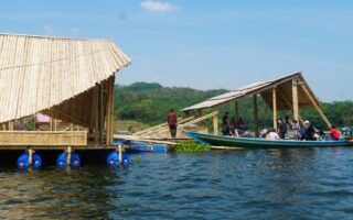 Buoyant vernacular architecture made of bamboo
