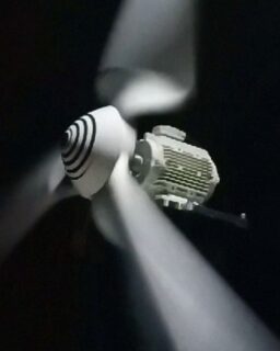 Generating electricity in areas with little wind is often difficult. Researchers at the Fraunhofer Institute for Applied Polymer Research IAP, together with the BBF Group, have developed a new lightweight rotor that can run even in weak wind conditions. The small wind turbine starts rotating at only 2.7 metres per second, compared to the usual four metres per second for similar systems. This makes it ideal for homes, small businesses, and off-grid sites aiming to use renewable energy more efficiently.
Read more at MaterialDistrict.com
#MaterialInspiration #Materials #EnergyTransition #LightweightDesign #RenewableEnergy #WindPower #SustainableMaterials #CircularDesign #MaterialInnovation #CompositeMaterials #FraunhoferIAP