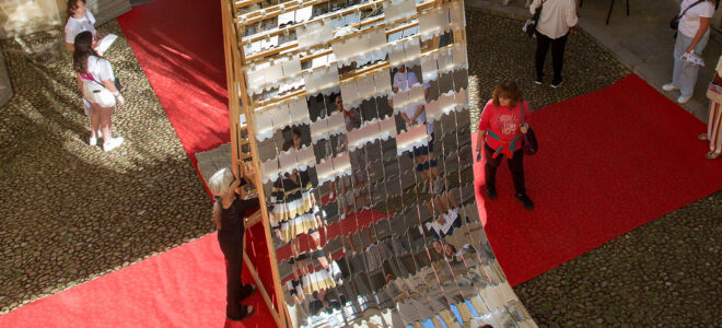 A kinetic façade with mirroring ‘scales’