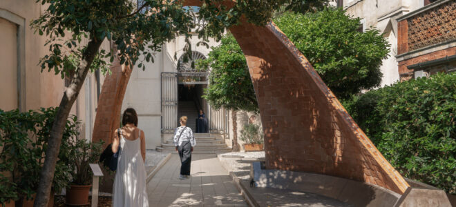 A self-supporting brick arch