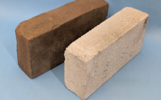 Bricks made of recycled concrete and CO2