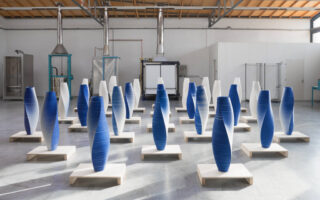 Large-scale 3D printed porcelain vases