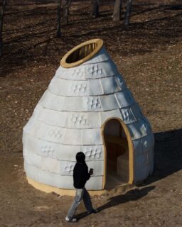 Designed by @yongjulee.arch with the Robotic Fabrication Studio (RFS) at Seoul National University of Science and Technology (@seoultech.official), the Mycelial Hut explores how buildings can be grown instead of built. The experimental pavilion uses mycelium, the root network of fungi, as a biodegradable and regenerative material formed through robotic 3D printing and biological growth.

Read more at MaterialDistrict.com

#MaterialInspiration #Materials #Mycelium #Architecture #BioIntegratedDesign #SustainableMaterials #CircularDesign #RoboticFabrication #BiobasedInnovation #MaterialInnovation #EcoArchitecture #FutureMaterials #SeoulTech