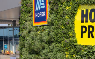 Ecological Green Facade at HOFER Supermarket: A Sustainable Architectural Solution