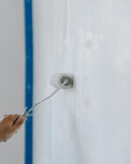 Dutch paint manufacturer @wijzonolverf has introduced a new generation of professional interior wall paint formulated with a significantly higher share of biobased raw materials and no intentionally added microplastics. The product, Wijzotex Zyra Mat, aims to support a more sustainable approach to interior finishing while maintaining the performance standards expected by professional painters and construction partners.

Read more at MaterialDistrict.com

#MaterialInspiration #Materials #Coatings #BiobasedPaint #MicroplasticFree #SustainableMaterials #InteriorFinishes #ArchitecturalCoatings #CircularDesign #MaterialInnovation #SustainableArchitecture