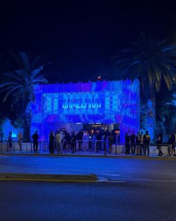 Large-scale 3D printing is moving beyond prototyping and into architectural applications such as façades, screens and temporary structures. A project in Ibiza shows how parametric design and additive manufacturing can support flexible façade systems for existing buildings, while offering visual variation and efficient production.
For the 2025 summer season, three different façade configurations were developed for the exterior of the Pacha Ibiza nightclub. @gola.studio designed the façades, while Italian 3D printing specialist @3dwasp produced the elements. Instead of changing the permanent structure, the project added removable façade layers that could be exchanged throughout the season. This approach reflects a wider interest in adaptable architecture, especially in hospitality and event-driven environments.
Read more at MaterialDistrict.com
#MaterialInspiration #Materials #3Dprinting #Architecture #FacadeDesign #ParametricDesign #DigitalFabrication #ModularArchitecture #BiobasedMaterials #CircularDesign #MaterialInnovation