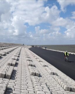 Waste-to-product company @renewi_official and building materials producer @holcim.ltd are introducing a new version of the Basalton concrete column. This version replaces all naturally mined sand with 100% recycled sand made from processed concrete waste. The material holds KOMO certification, which confirms it meets the standards needed for concrete production. Rijkswaterstaat and several Dutch water boards are now using these elements in dike reinforcement and flood protection projects.

Read more at MaterialDistrict.com

#MaterialInspiration #Materials #CircularConcrete #RecycledMaterials #SustainableDesign #MaterialInnovation #InfrastructureDesign #ConcreteRecycling #CircularConstruction