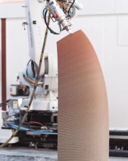 Full concrete printing solutions, both with and without accelerated mix at the nozzle. 3D printed concrete by @vertico_3d / More at MaterialDistrict.com
#MaterialoftheDay #Materials #Concrete #3DPrinting #Archotecture #InteriorDesign #ProductDesign