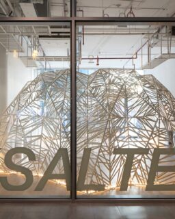 During @DubaiDesignWeek 2025 (4–9 November), multidisciplinary studio @deond.dubai
, founded by Ross Lovegrove and Ila Colombo, present Exsalted, a pavilion that explores the relationship between geometry, light, and material innovation. The project uses recycled polymer produced through robotic 3D printing, showing how digital fabrication can support sustainable and reusable architecture. The installation is created in partnership with @mane_1871_, a global company known for fragrance and sensory design.
Read more at MaterialDistrict.com
#MaterialInspiration #Materials #DubaiDesignWeek #RecycledMaterials #3DPrinting #SustainableDesign #MaterialInnovation #CircularDesign #ArchitecturalInstallation #DEOND #DesignTechnology