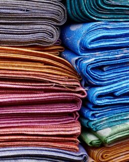 Researchers at the Korea Advanced Institute of Science and Technology (@official_kaist) have created a new way to grow and colour textiles using living microbes. Their method offers a cleaner alternative to the textile industry’s petrochemical fibres and synthetic dyes, which place a heavy burden on water, soil, and air quality.

Read more at MaterialDistrict.com

#BiobasedMaterials #SustainableTextiles #MaterialInnovation #BacterialCellulose #CircularDesign #EcoFashion #Biofabrication #FutureMaterials #MaterialInspiration #Materials