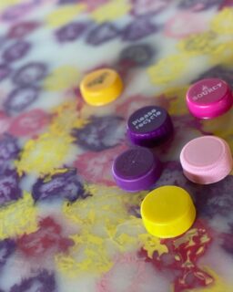 Plate material made from recycled plastic bottle caps. Capsplate by WasteCraft / More at MaterialDistrict.com

#MaterialoftheDay #Materials #RecycledMaterials #SheetMaterial #InteriorDesign #ProductDesign