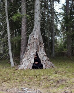 .@ulfmejergrenarchitects (UMA) designed the Spruce Bark Hut in Grödinge, Sweden, to explore spruce bark as a bio-based building material. The team collected the bark from forests affected by the spruce bark beetle, which has damaged large areas of spruce woodland across Europe. As the trees weaken, the bark loosens and falls away, creating a readily available local material.
In this project, the architects treat bark—usually seen as waste—as a usable resource. As a result, the project aligns with approaches that prioritise locally sourced and underused materials.
Read more at MaterialDistrict.com
#MaterialInspiration #Materials #SpruceBark #BioBasedMaterials #CircularDesign #SustainableArchitecture #MaterialInnovation #TimberDesign #LandscapeArchitecture #NaturalMaterials
