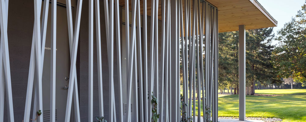 Timber Midway Pavilion Integrated Into a Historic Golf Course