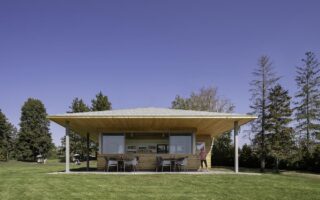 Timber Midway Pavilion Integrated Into a Historic Golf Course