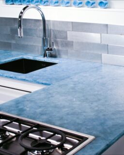 A 100% recycled glass material that can be fully reintroduced into the glass production cycle at the end of its service life. Magna Glaskeramik by @magnaglaskeramik / More at MaterialDistrict.com

#MaterialoftheDay #Materials #RecycledMaterials #ProductDesign #InteriorDesign #Architecture #KitchenDesign #Surfaces #Glass