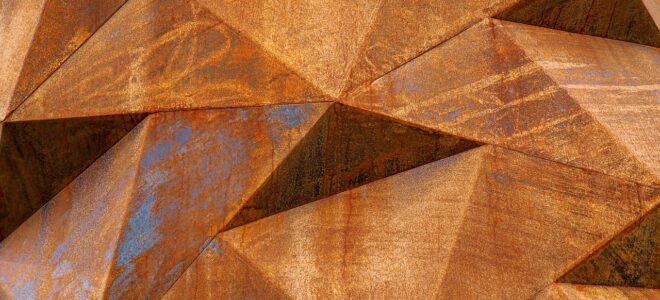 Natural minerals enable cost-effective structural colour coatings