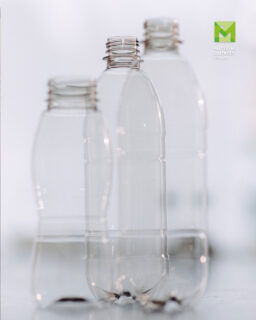 Material of the day: Releaf® (PEF) 🌱

This plant-based polyester, developed by @releaf_by_avantium, is a next-generation alternative to fossil-based plastics. Made entirely from renewable feedstocks, Releaf® (PEF) offers excellent barrier properties, high strength, and full recyclability—making it ideal for sustainable bottles, films, and fibres.

Read more at MaterialDistrict.com

You can experience Releaf® up close in our sample exhibition at MaterialDistrict Utrecht
📍 Werkspoorkathedraal, Utrecht
📅 4–6 March

#MaterialoftheDay #Material #Releaf #PEF #Avantium #BiobasedMaterials #SustainablePackaging #MaterialDistrict #MDUtrecht