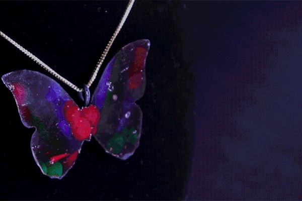 Researchers at the Massachusetts Institute of Technology (@MIT) have developed MorphoChrome, a new fabrication system that allows designers to apply iridescent, colour-changing effects to everyday objects. Instead of using pigments or dyes, the system relies on structural colour, a phenomenon widely found in nature. The project introduces a new way to create expressive surfaces while reducing dependence on traditional colouring methods.

Read more at MaterialDistrict.com

#MaterialInspiration #Materials #StructuralColour #MaterialInnovation #SustainableDesign #ProductDesign #FashionDesign #InteriorDesign #DigitalFabrication #MITResearch