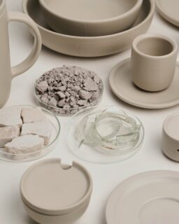 This collection’s clay body is made from 100% waste, sourced from Kevala’s factory wastewater treatment system. Circular Ceramics by @@sara__howard and @kevalaceramics / More at MaterialDistrict.com

#MaterialoftheDay #Materials #Ceramics #RecycledMaterials #Tableware #ProductDesign