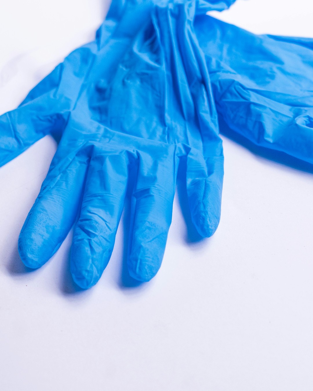 Researchers at @uniofstandrews have developed two new methods to recycle nitrile butadiene rubber (NBR). This material is widely used in disposable gloves, seals, and industrial components. The new processes convert rubber waste into valuable materials that can also capture carbon dioxide.

NBR is difficult to recycle because of its thermoset structure. Unlike thermoplastics, it cannot be melted and reshaped. As a result, less than 2% of NBR waste is currently recycled, often into low-value products. Considering the global market of around 36 million tonnes per year, this presents a major challenge for circular design.

Read more at MaterialDistrict.com

#MaterialInspiration #Materials #Rubber #RubberRecycling #MaterialInnovation #CarbonCapture #SustainableDesign #WasteToValue #PolymerScience #DesignMaterials